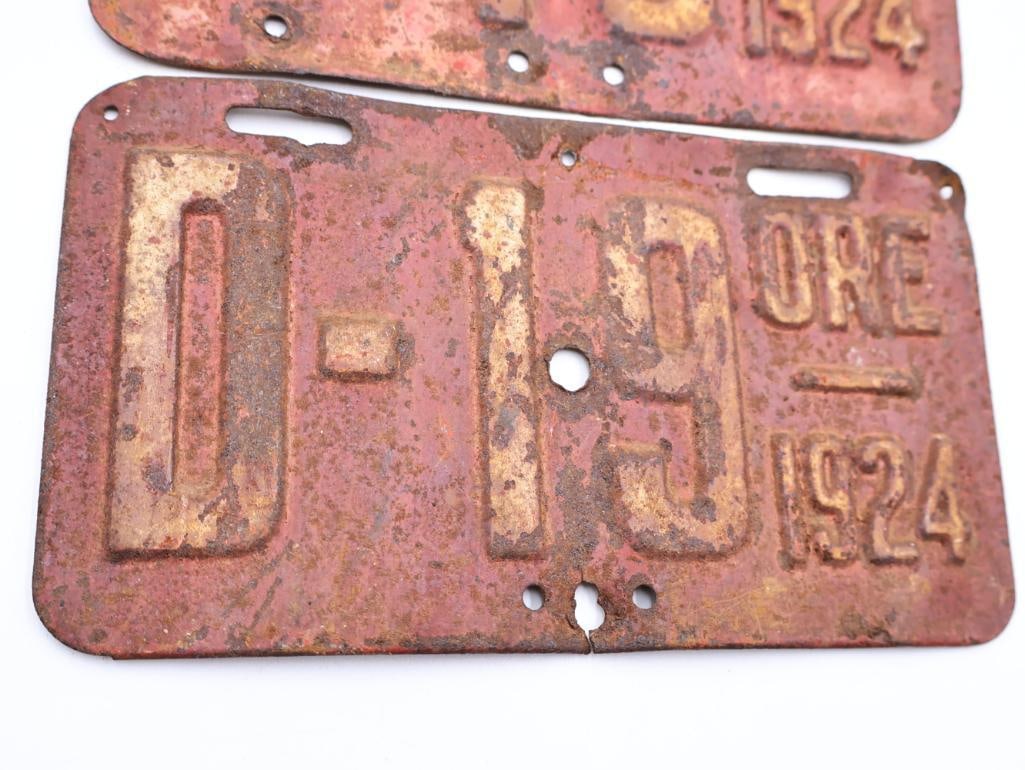 Antique Matched Pair of 1924 Oregon Motorcycle License Plates - 4