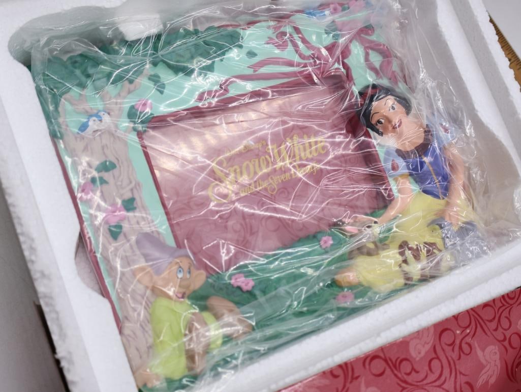 Disney Store Snow White Collectables and Plates - 8