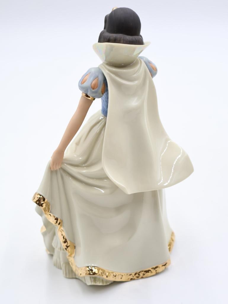 Collectable Lenox Walt Disney's Snow White Statue - 4