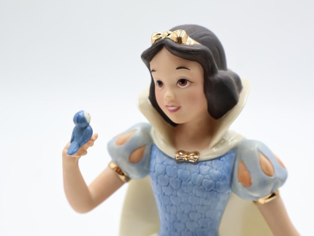 Collectable Lenox Walt Disney's Snow White Statue - 5
