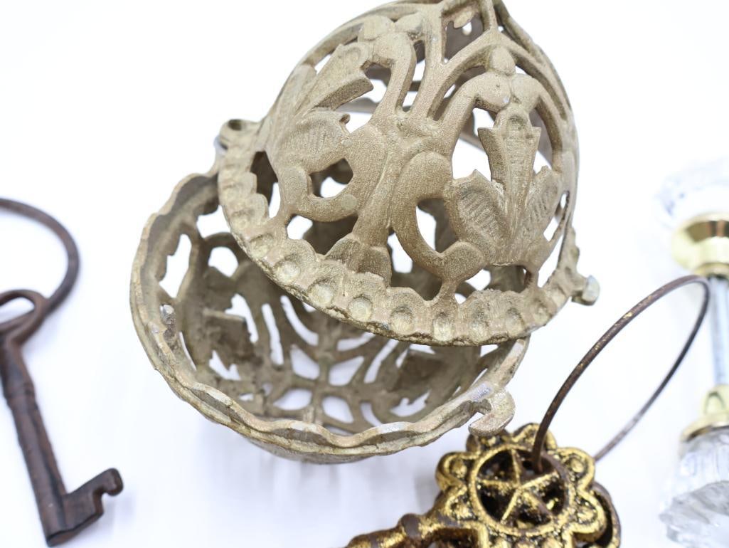 Vintage Hardware and Key Collection - 15
