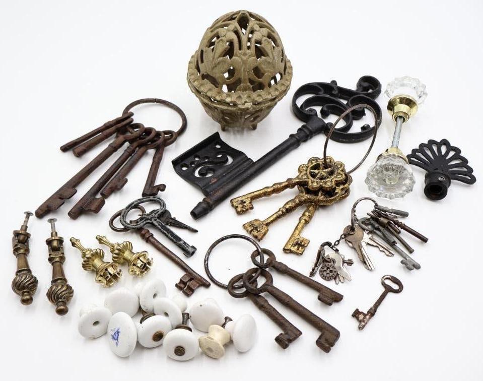 Vintage Hardware and Key Collection (1 of 15)
