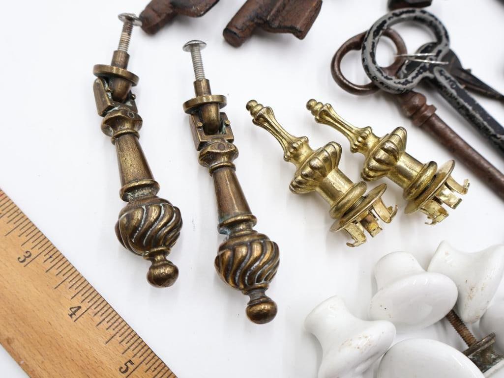 Vintage Hardware and Key Collection - 3
