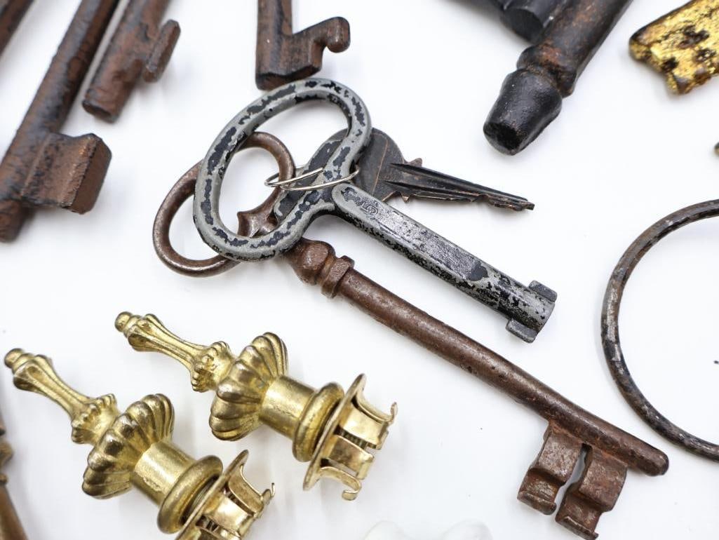 Vintage Hardware and Key Collection - 5