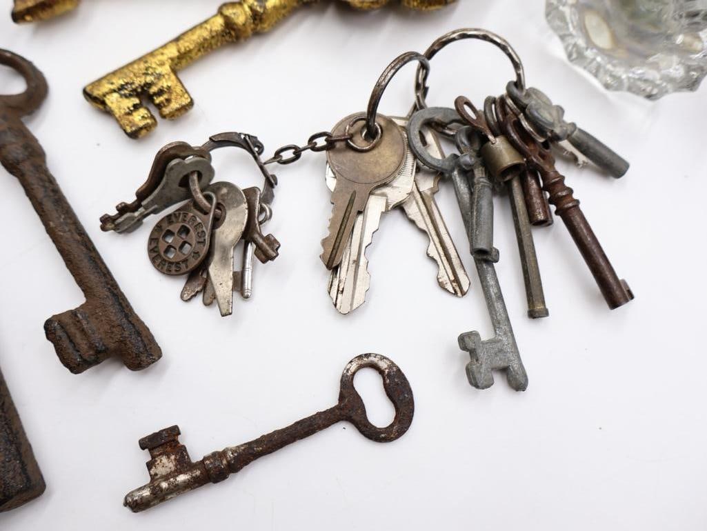 Vintage Hardware and Key Collection - 7