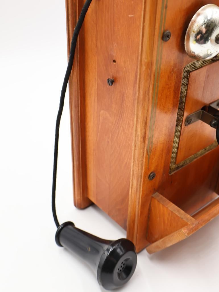Vintage Masters Art AM Radio Wall Phone - 9