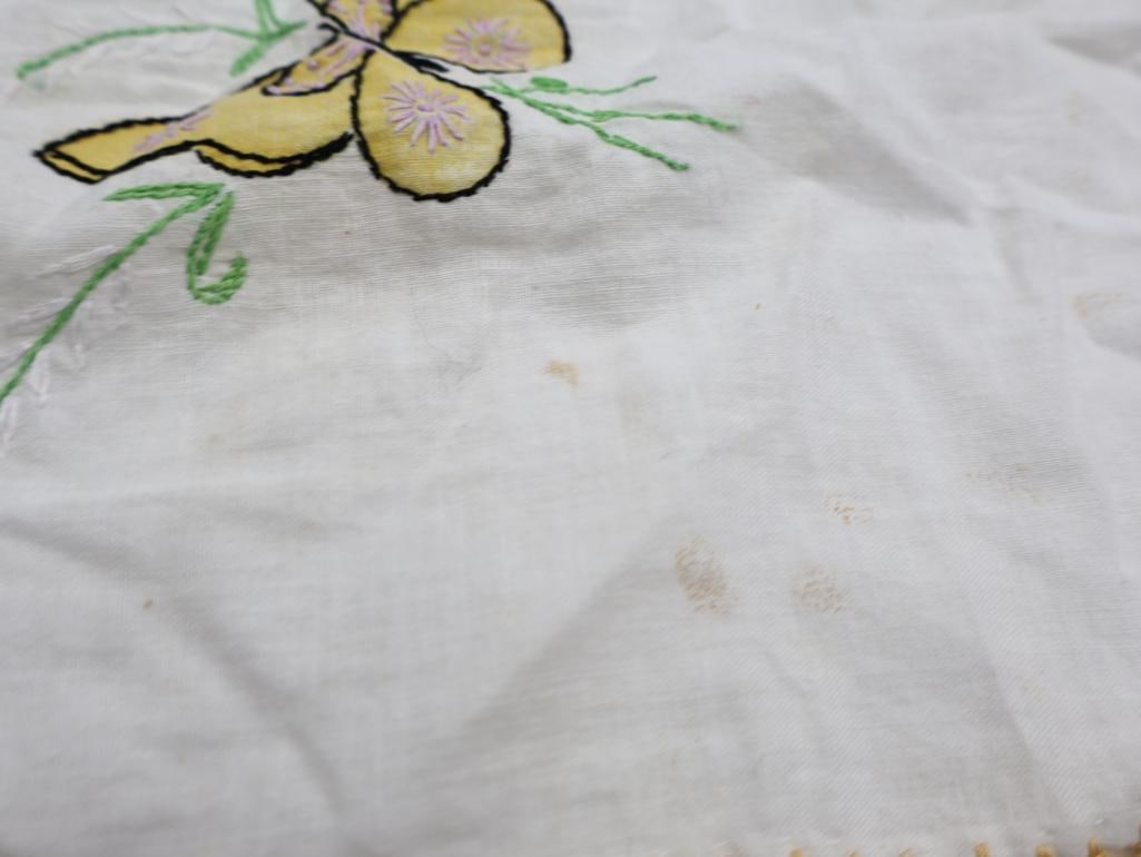 Collection of Vintage Doilies and Embroideries - 12