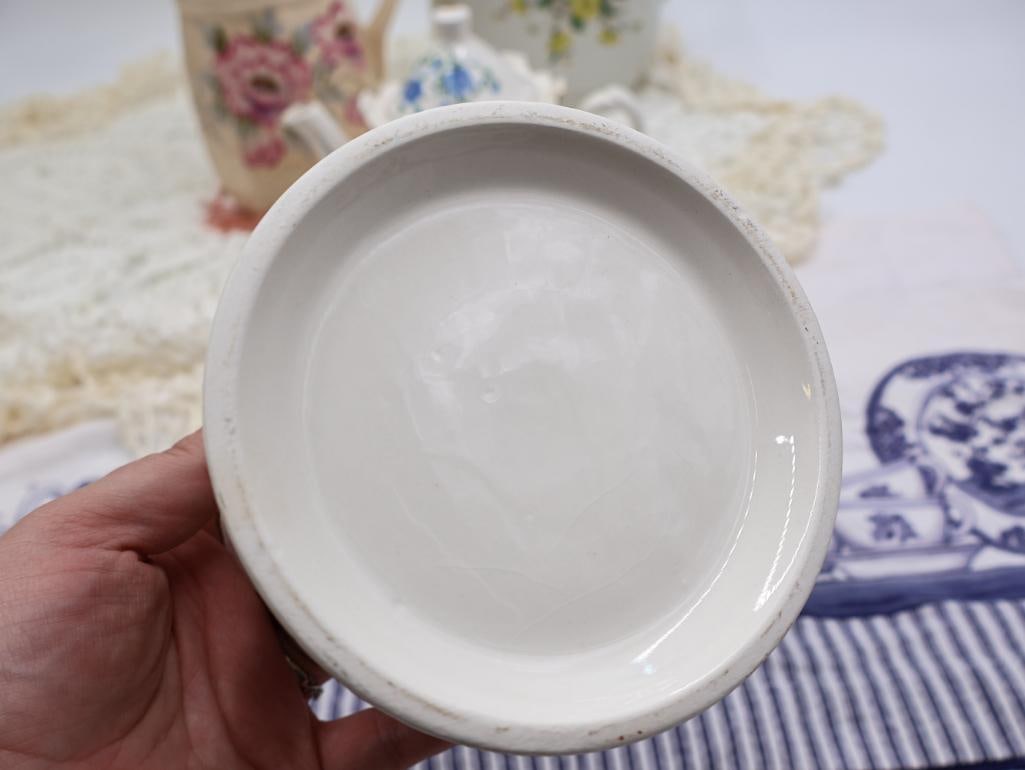 Various Teapots and Linens - 15