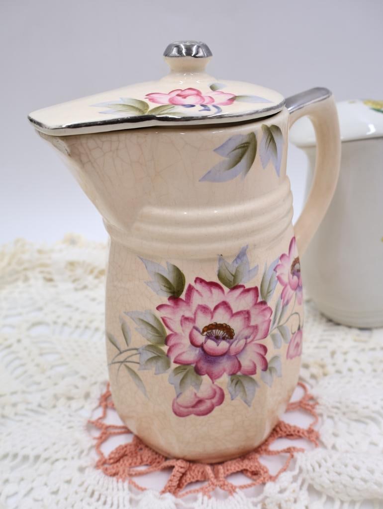 Various Teapots and Linens - 16
