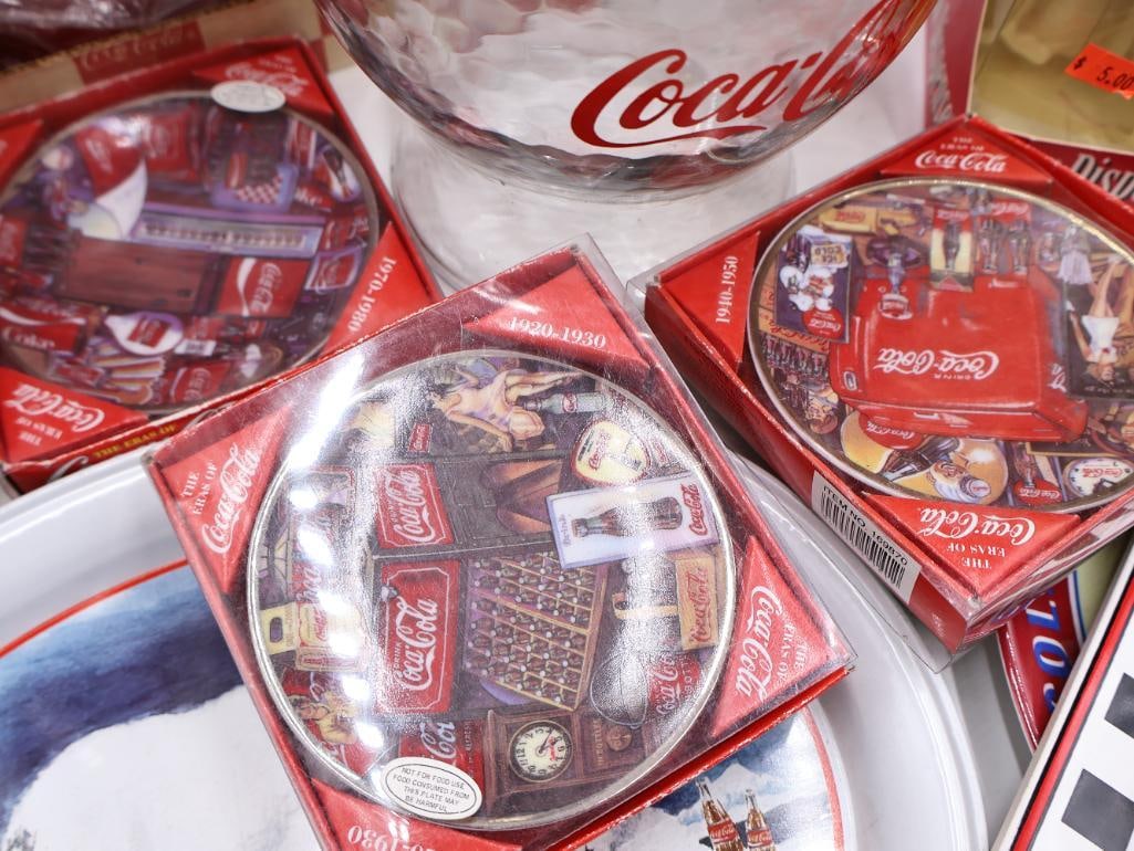 Large Lot of Coca-Cola Themed Drink and Kitchen Wares - 6