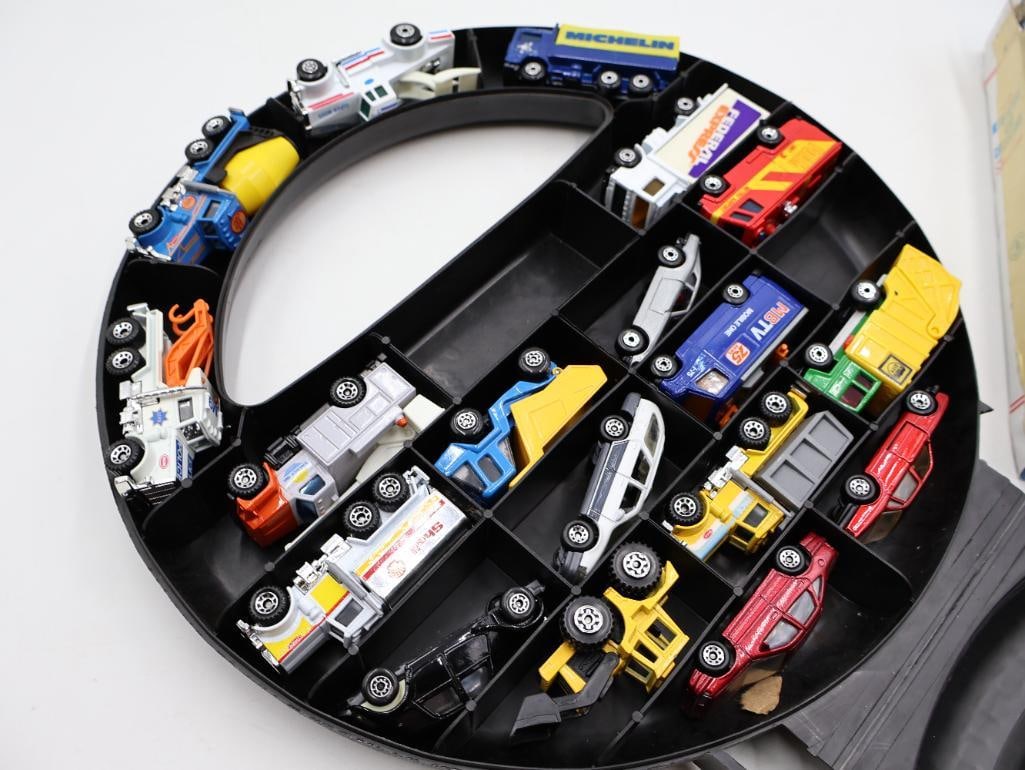 Vintage Matchbox Steering Wheel Case and Car Collector Showcase - 4