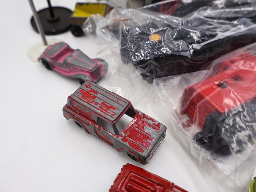 Large Lot of Vintage Metal Toys and Model Accessories - 7