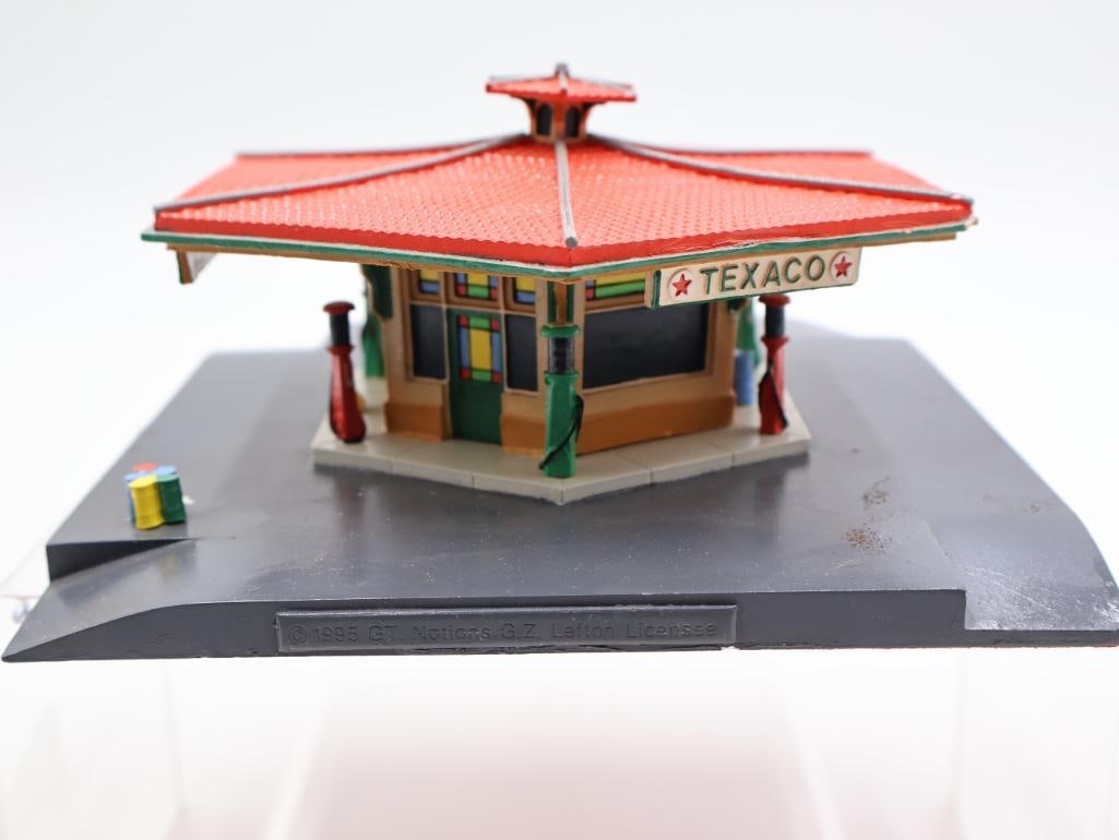 Lefton Texaco Gas Station and Greenlight Miniature Vintage Gas Pumps - 12