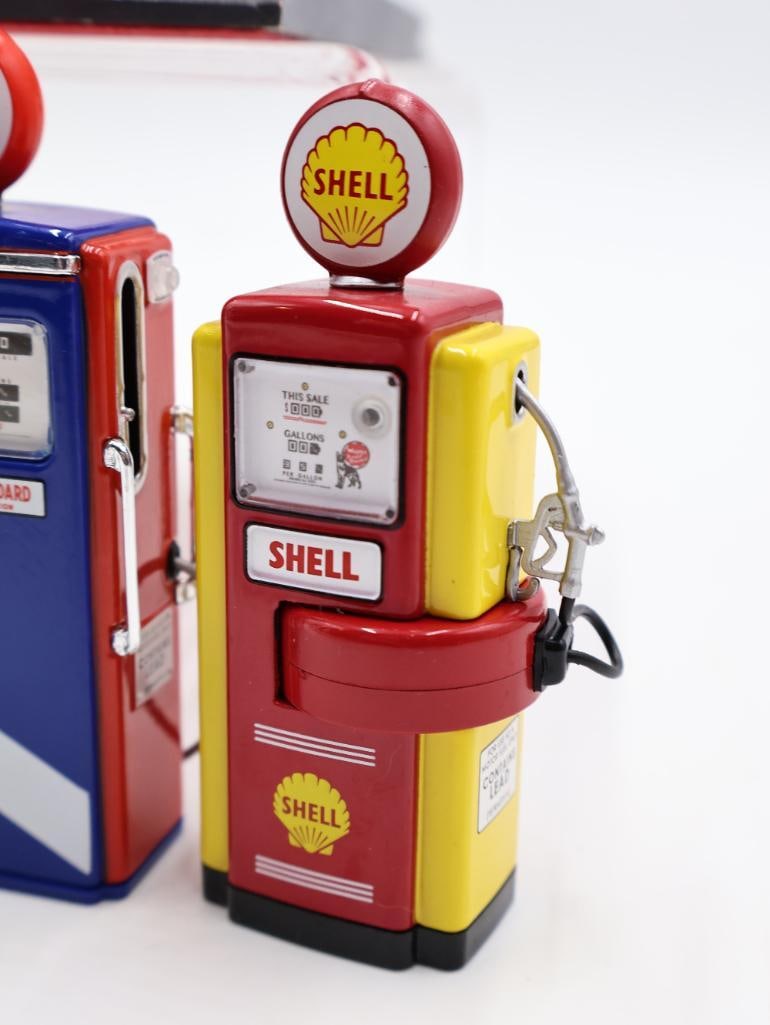 Lefton Texaco Gas Station and Greenlight Miniature Vintage Gas Pumps - 6