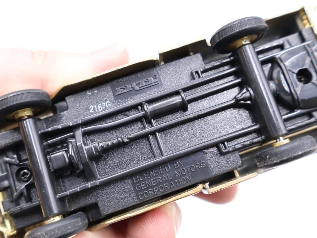 Eleven Various Diecast Collectable Trucks - 19