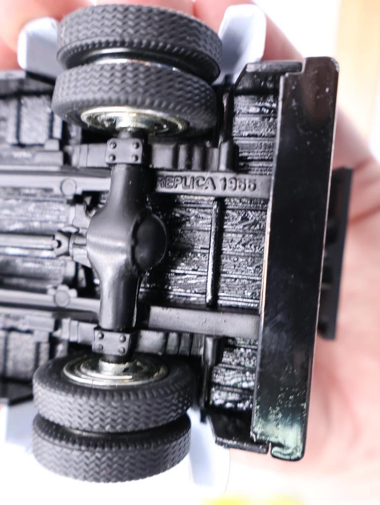 Six 1:24 Scale Model Diecast Tow Trucks and Police Vehicles - 5
