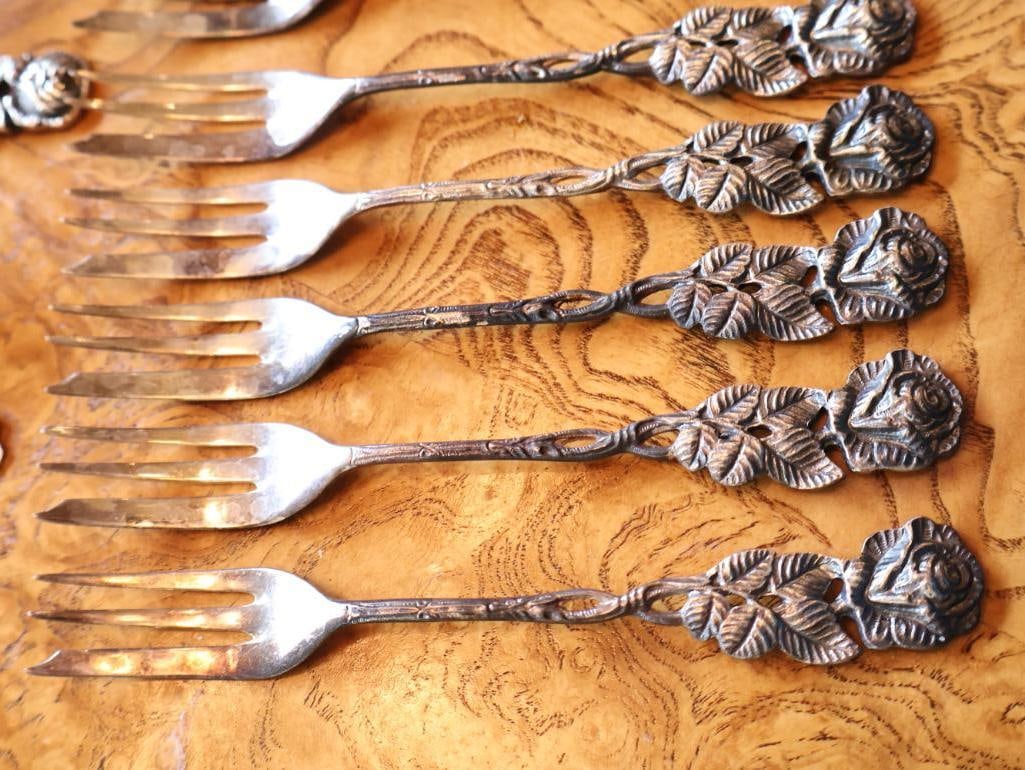 Vintage Silverplate Floral & Rose Flatware and Serving Utensil Collection - 4