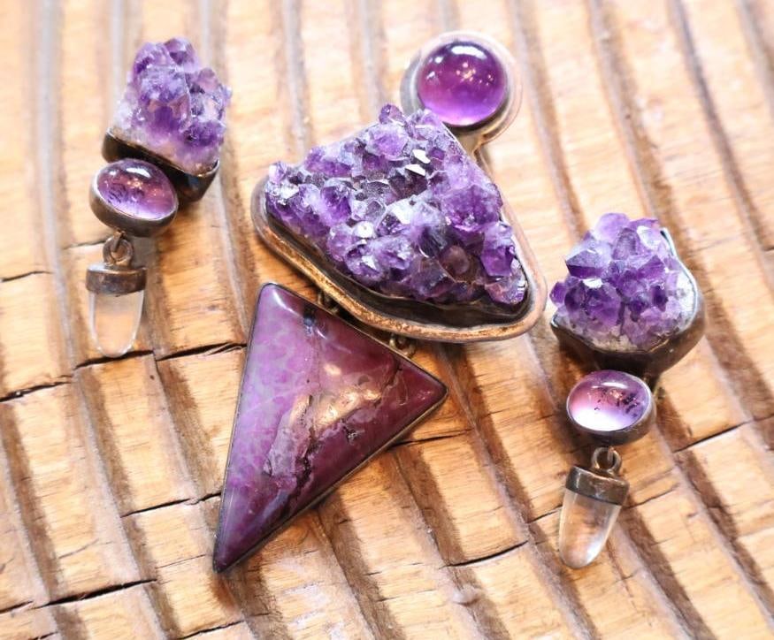 ARK Sterling Silver Amethyst and Crystal Brooch/Pendant with Earrings: Large artisan sterling silver brooch/pendant featuring natural amethyst crystal, purple cabochon and polished purple stone, accompanied by coordinating sterling earrings with amethyst and crystal