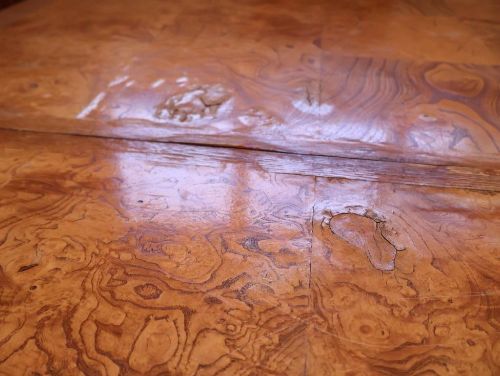 Vintage 1986 Burl Wood Dining Table with 2 Extension Leaves - 10