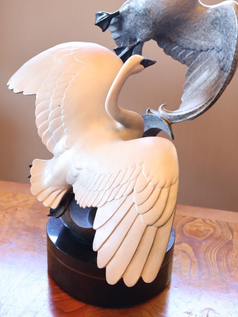 Large Limited Edition 'Wild Wings' Swan Bronze by Jacques and Mary Regat, 67/75, 1994 - 3