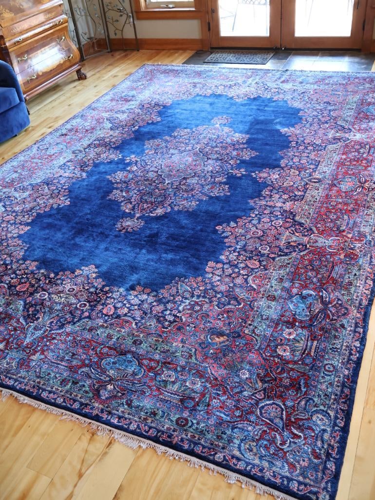 Large Persian-Style Floral Medallion Rug with Woven Inscription - 3