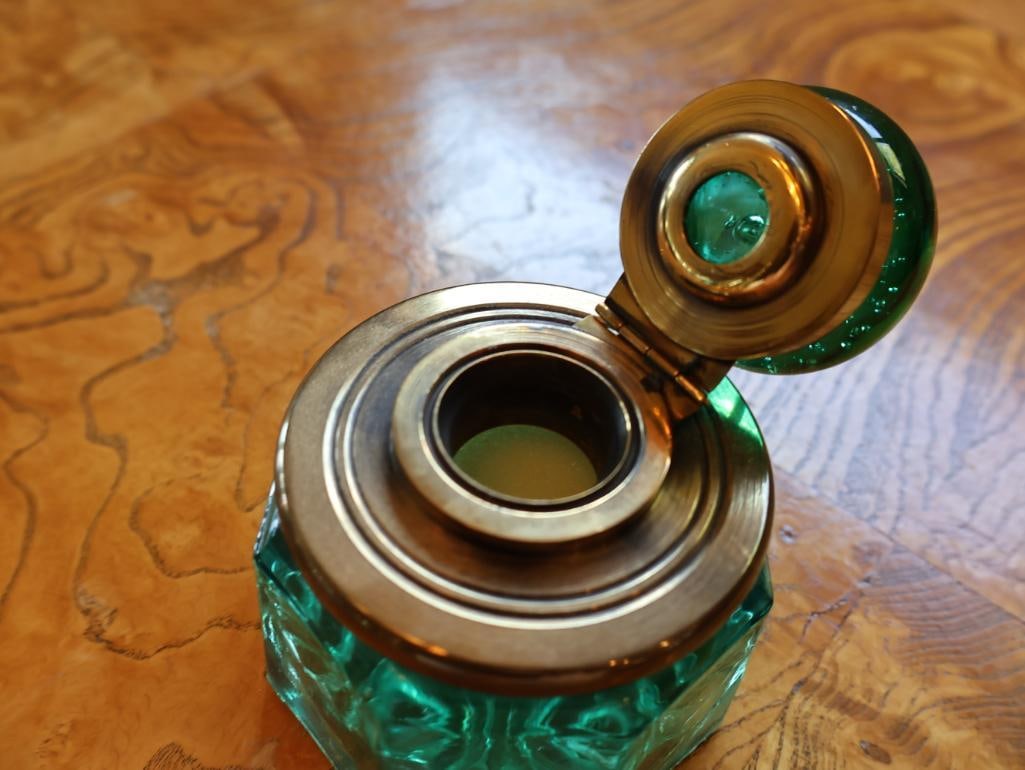 Vintage Emerald Green Glass Hinged Inkwell with Metal Mount - 3