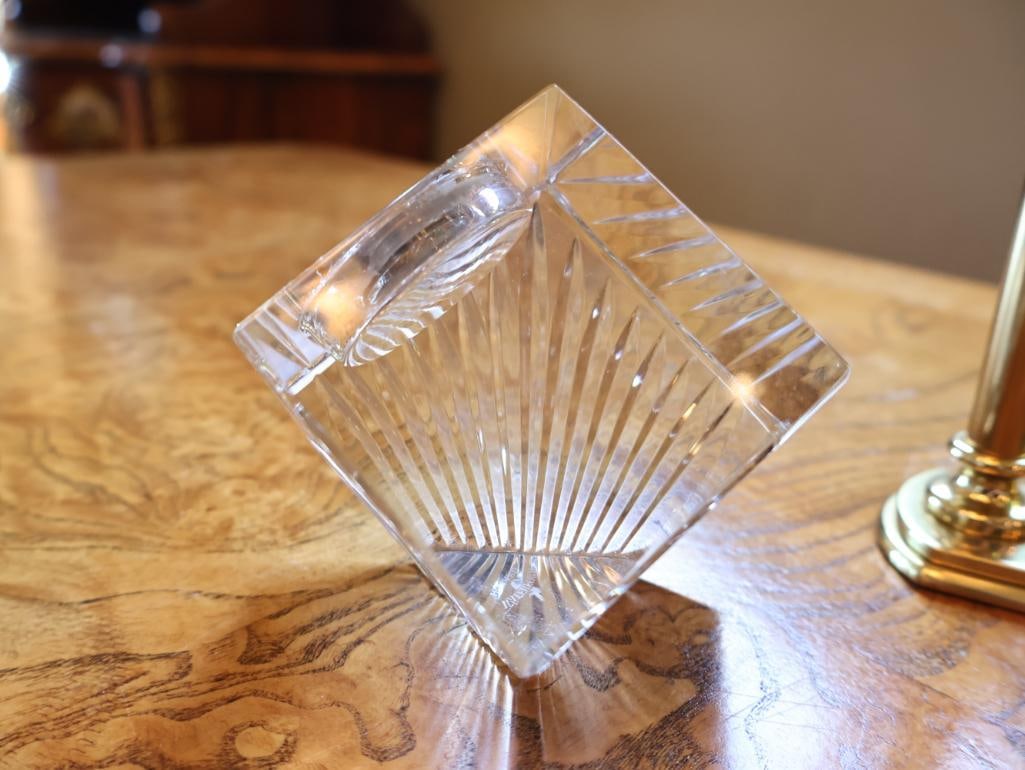 Three Decorative Quartz Desk Clocks - 8
