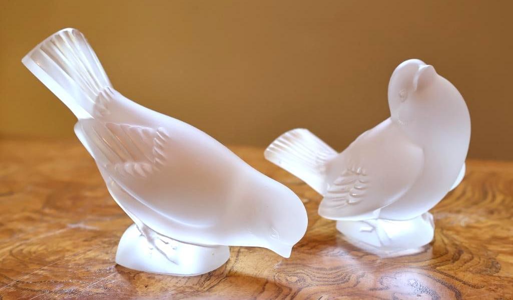 Pair of Lalique France Frosted Crystal Bird Figurines: Pair of Lalique France frosted crystal bird figurines. Please review photos for condition.