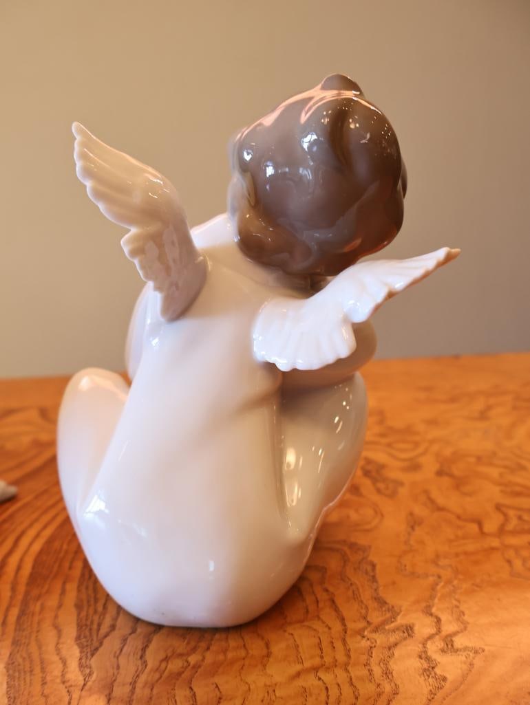 Pair of Lladro Porcelain Angel Figurines Resting and Standing Angels - 4