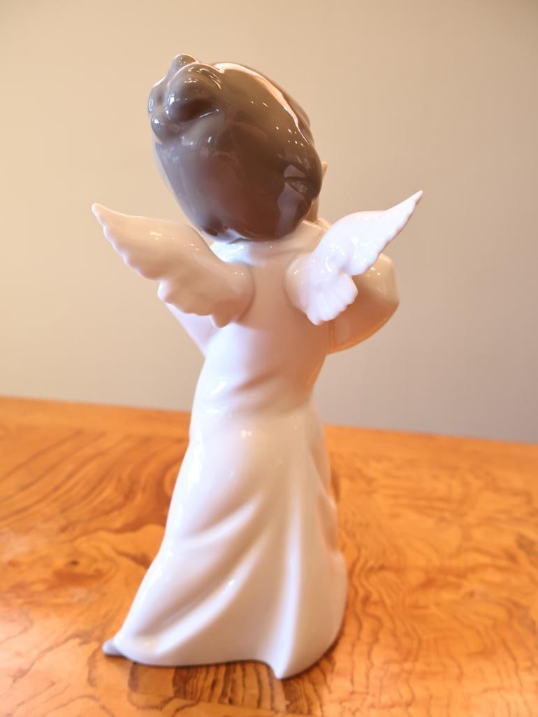 Pair of Lladro Porcelain Angel Figurines Resting and Standing Angels - 7