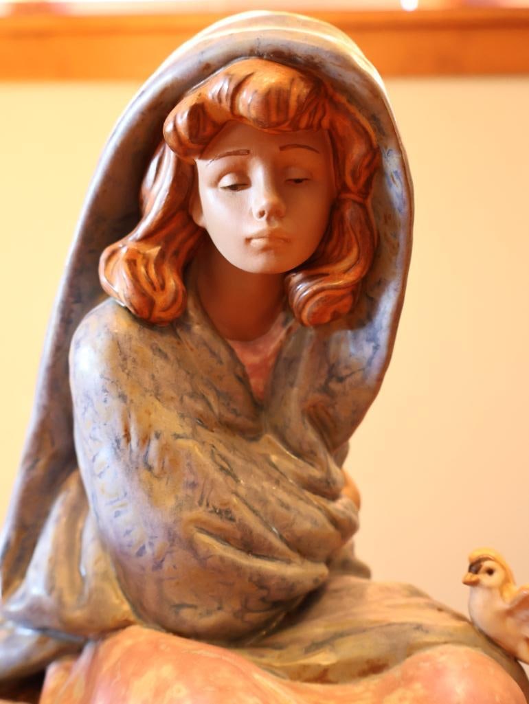 Lladro Winter Girl with Birds Porcelain Figurine - 4