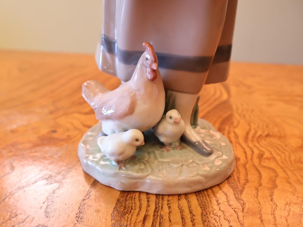 Lladro Feeding the Chickens Woman with Hen & Chicks Porcelain Figurine - 5