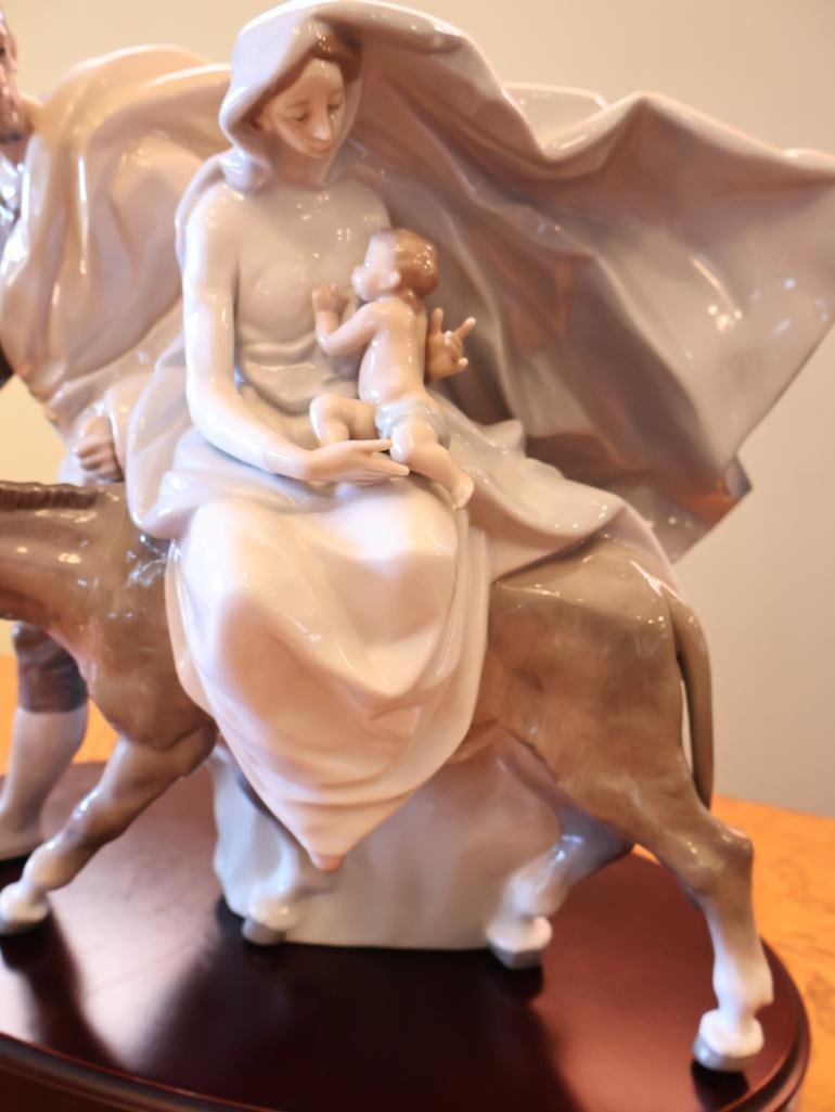 Large Lladro Holy Family Flight into Egypt Porcelain Figural Group on Wood Base - 4