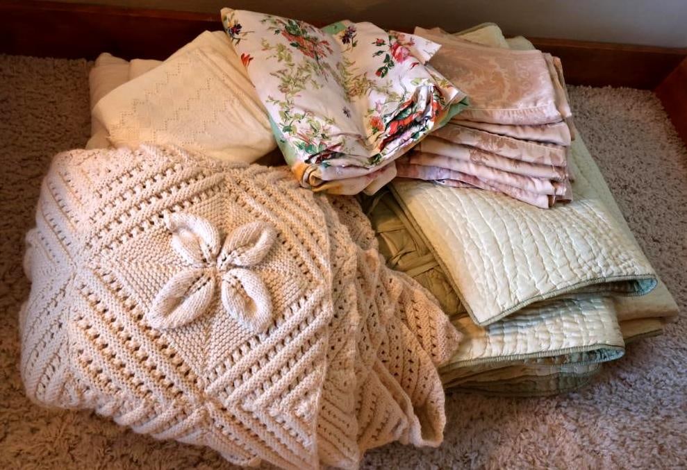 Lovely Knit Throw Blanket and Collection of Sheets (1 of 5)