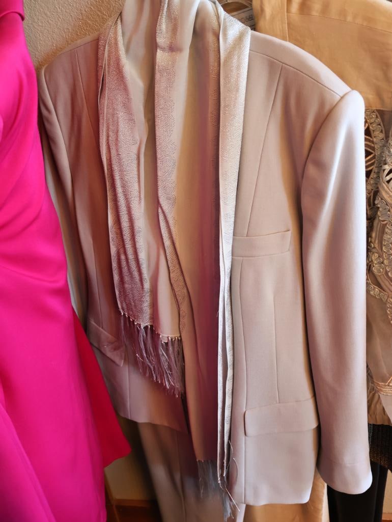 Vintage Ladies Jackets and Outfits - 9
