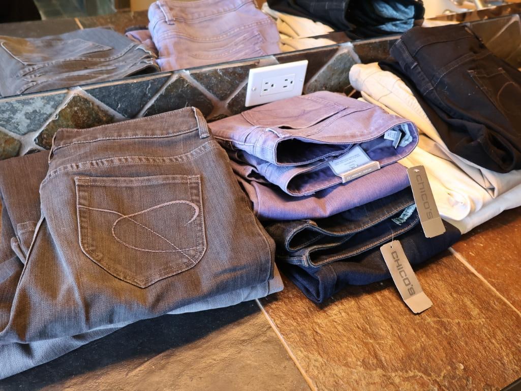 Collection of Chico's Brand Pants and More: Some with tags still on, please see all photos. Mostly size 2/2.5