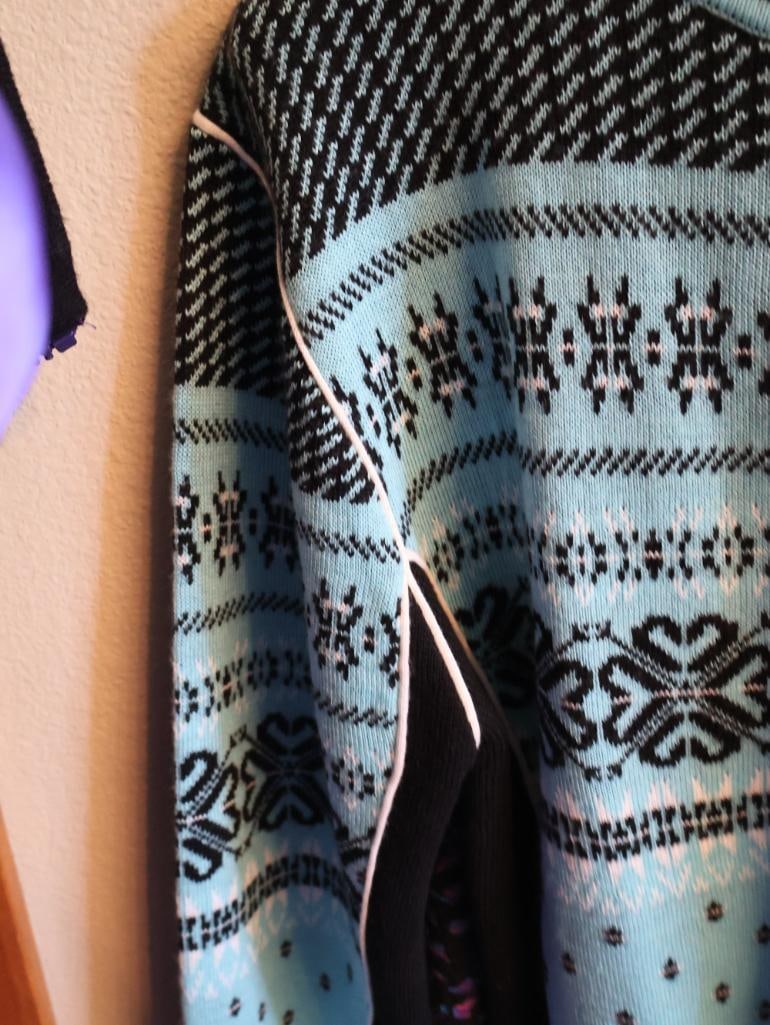 Vintage Windbreaker Jacket and Outdoor Sweaters - 10