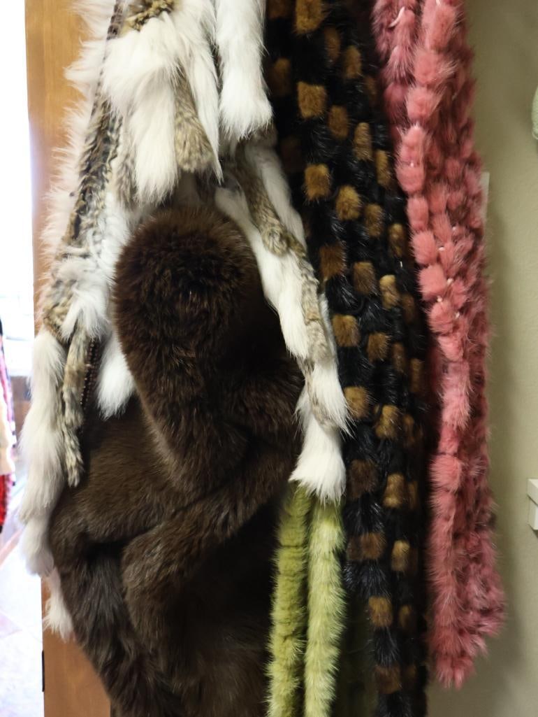 Collection of Fur Scarves and Mink Collar: Various furs and styles, please see all photos