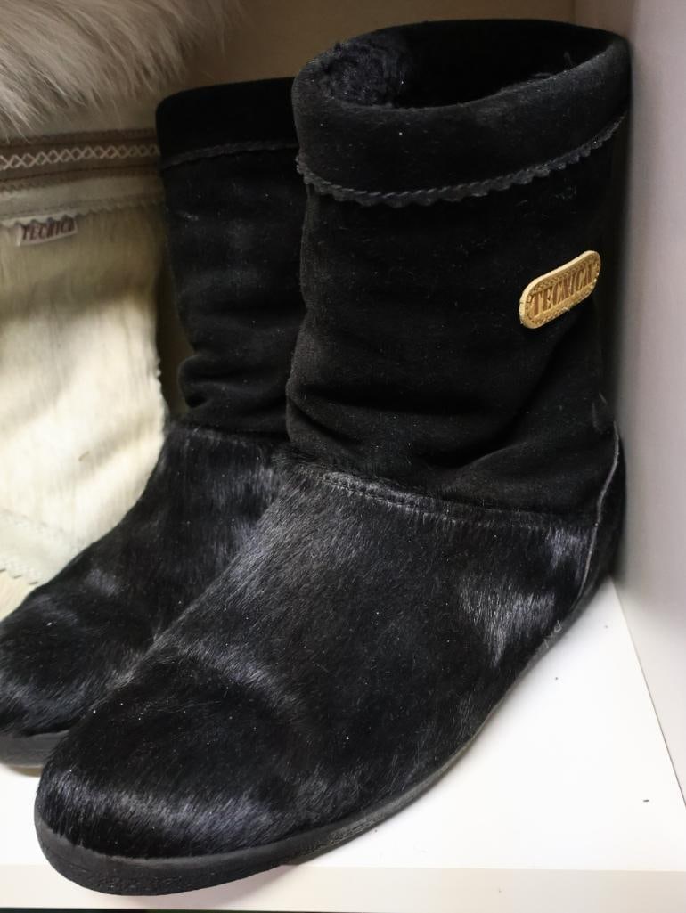 Three Pairs of Ladies Winter Boots - 2