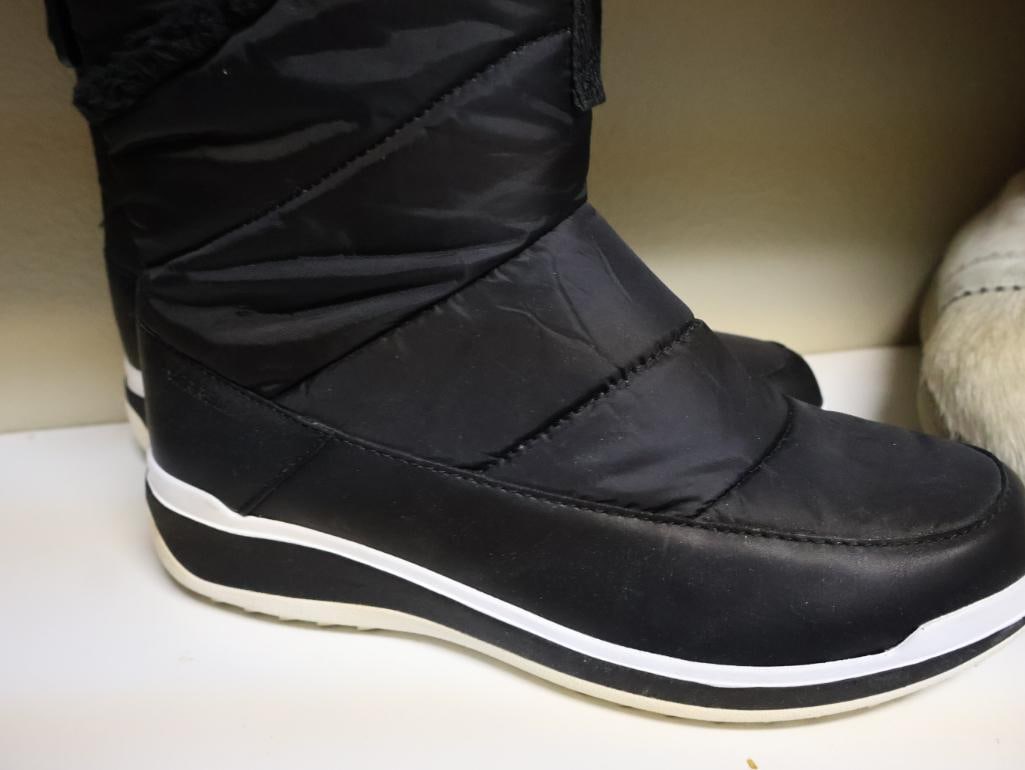 Three Pairs of Ladies Winter Boots - 9
