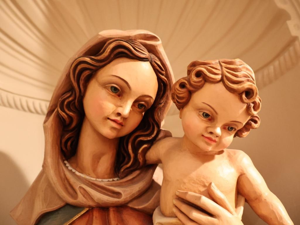Italian Handmade Wood-Carved Large Statue of Madonna and Child - 3