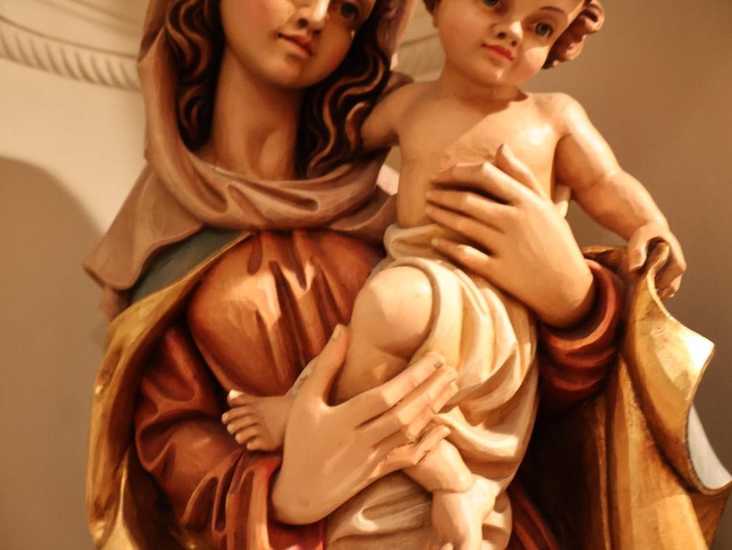 Italian Handmade Wood-Carved Large Statue of Madonna and Child - 4