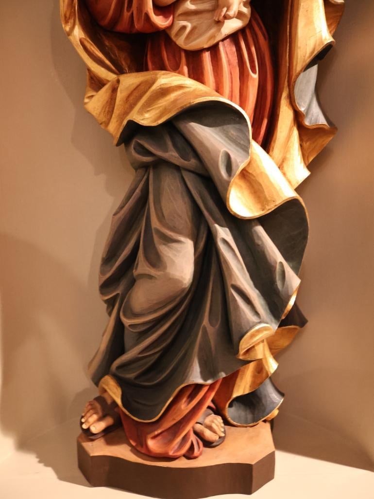 Italian Handmade Wood-Carved Large Statue of Madonna and Child - 5