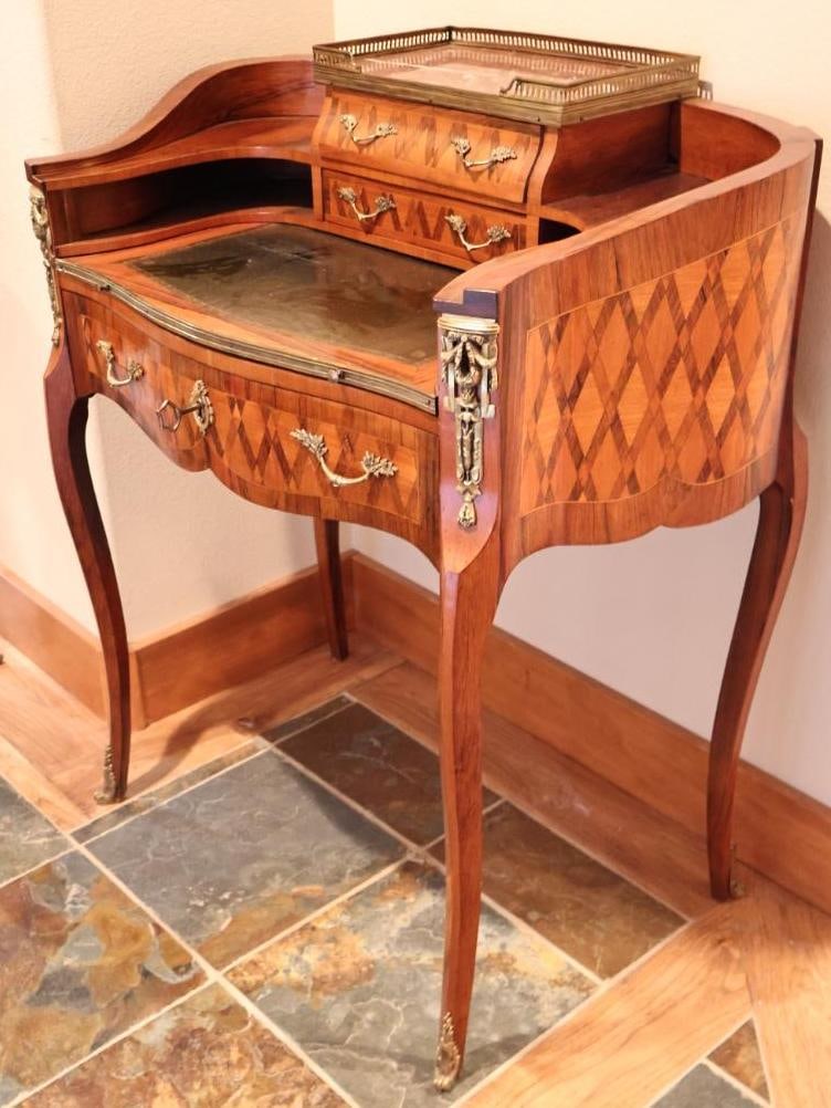 Antique French Louis XV-style marquetry and ormolu-mounted ladies writing desk: Beautiful antique ladies writing desk, also called a bonheur du jour/escritoire, with intricate diamond trellis inlay veneer and gilt-bronze adornments with dovetail drawers. Featuring a