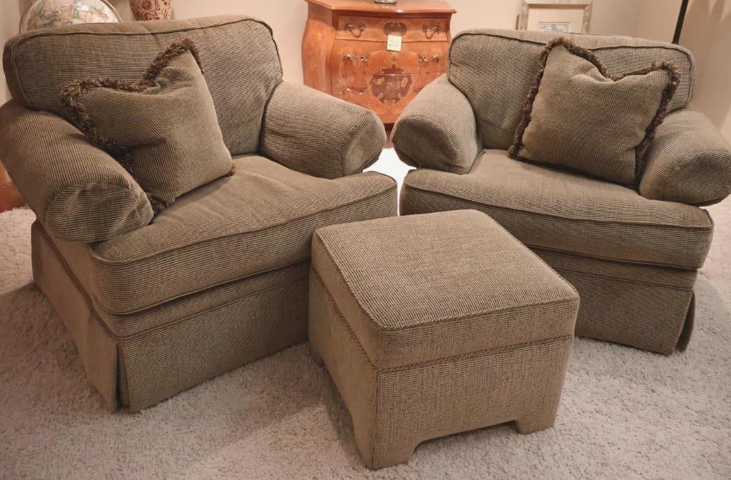 Pair of Cozy La-Z-Boy Arm Chairs and Matching Ottoman: La-Z-Boy cloth oversized armchairs with matching pillow and ottoman, in great shape from a no pet home. Matching sofa in lot 214