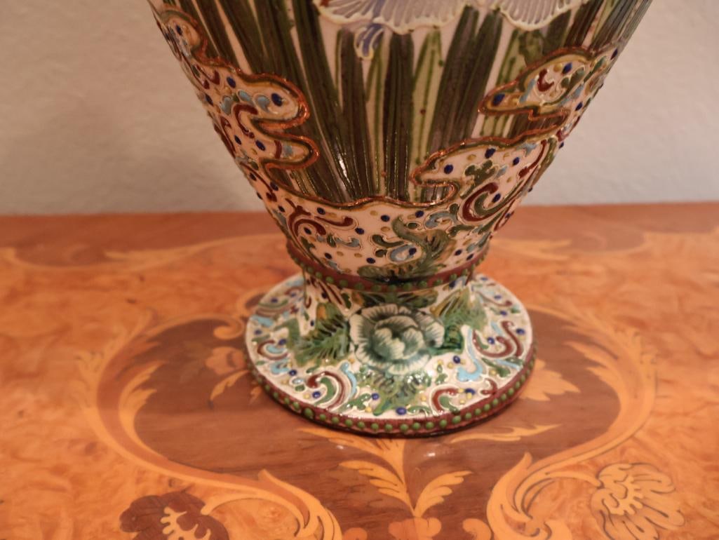 Large Antique Satsuma Style Moriage Iris Vase - 5