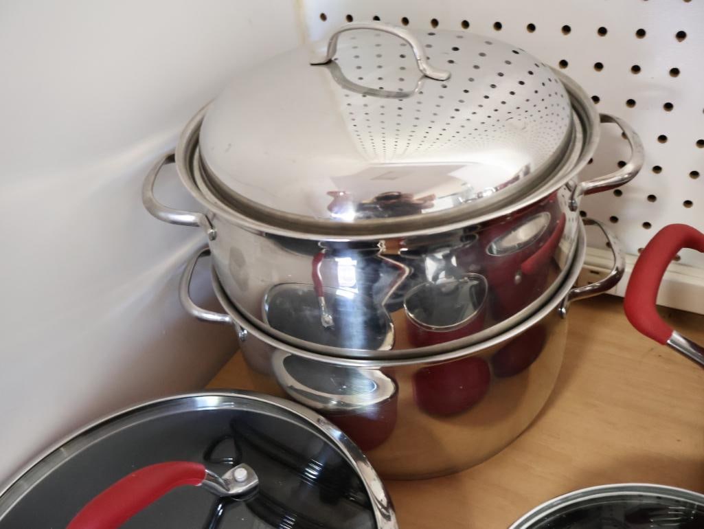 Large Lot of Pots and Pans, Including Le Creuset - 19