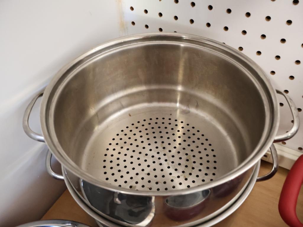 Large Lot of Pots and Pans, Including Le Creuset - 20