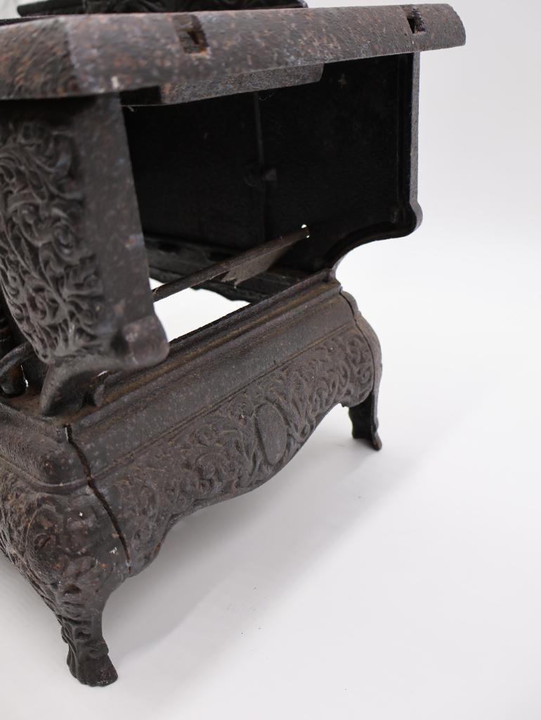 Antique STAR Cast Iron Toy Cook Stove with Ornate Detail - 11