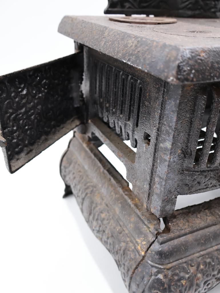 Antique STAR Cast Iron Toy Cook Stove with Ornate Detail - 13
